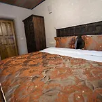 Underground Cave Otel *