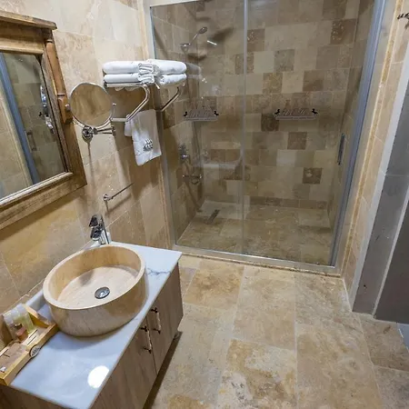 Underground Cave 酒店 格雷梅